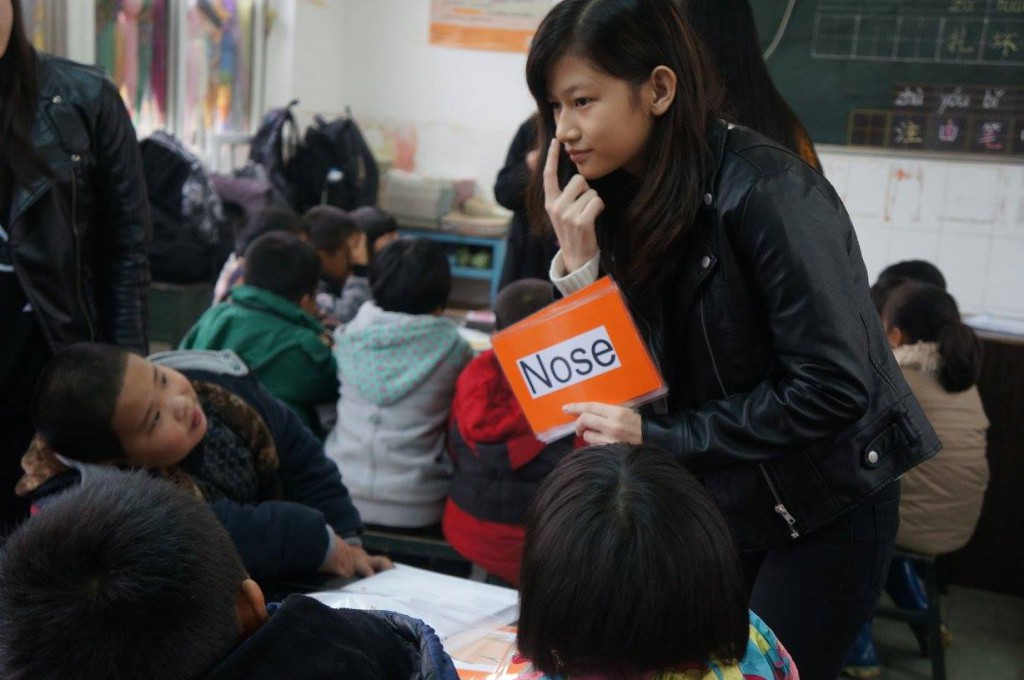 An SUIS volunteer teaches body parts to the students.